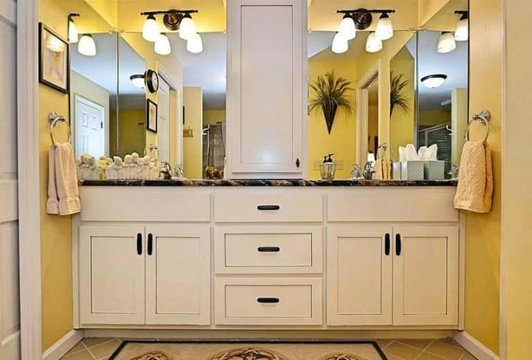Best Light Paint Colors for Small Bathrooms