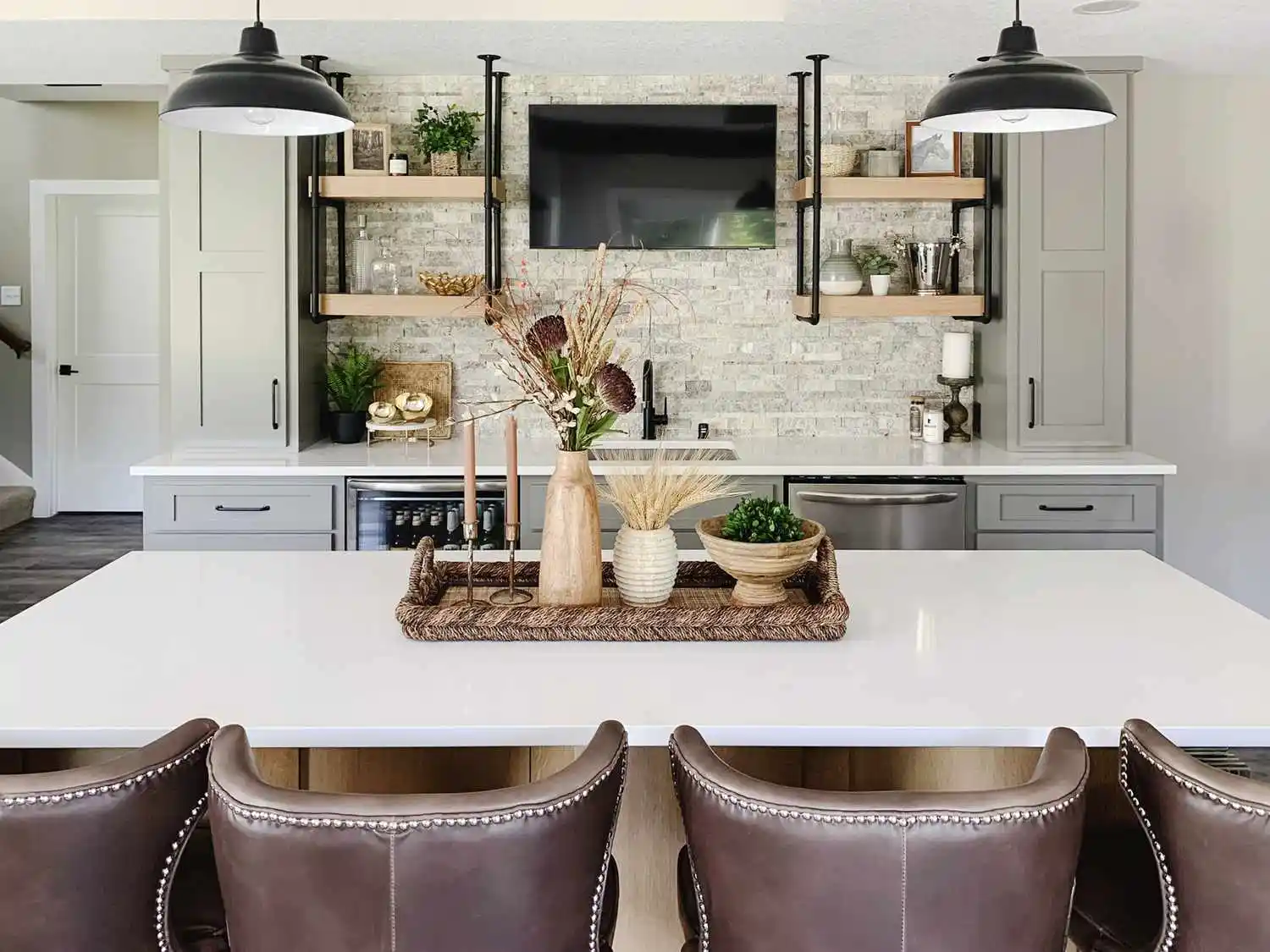 Style with a Statement Centerpiece