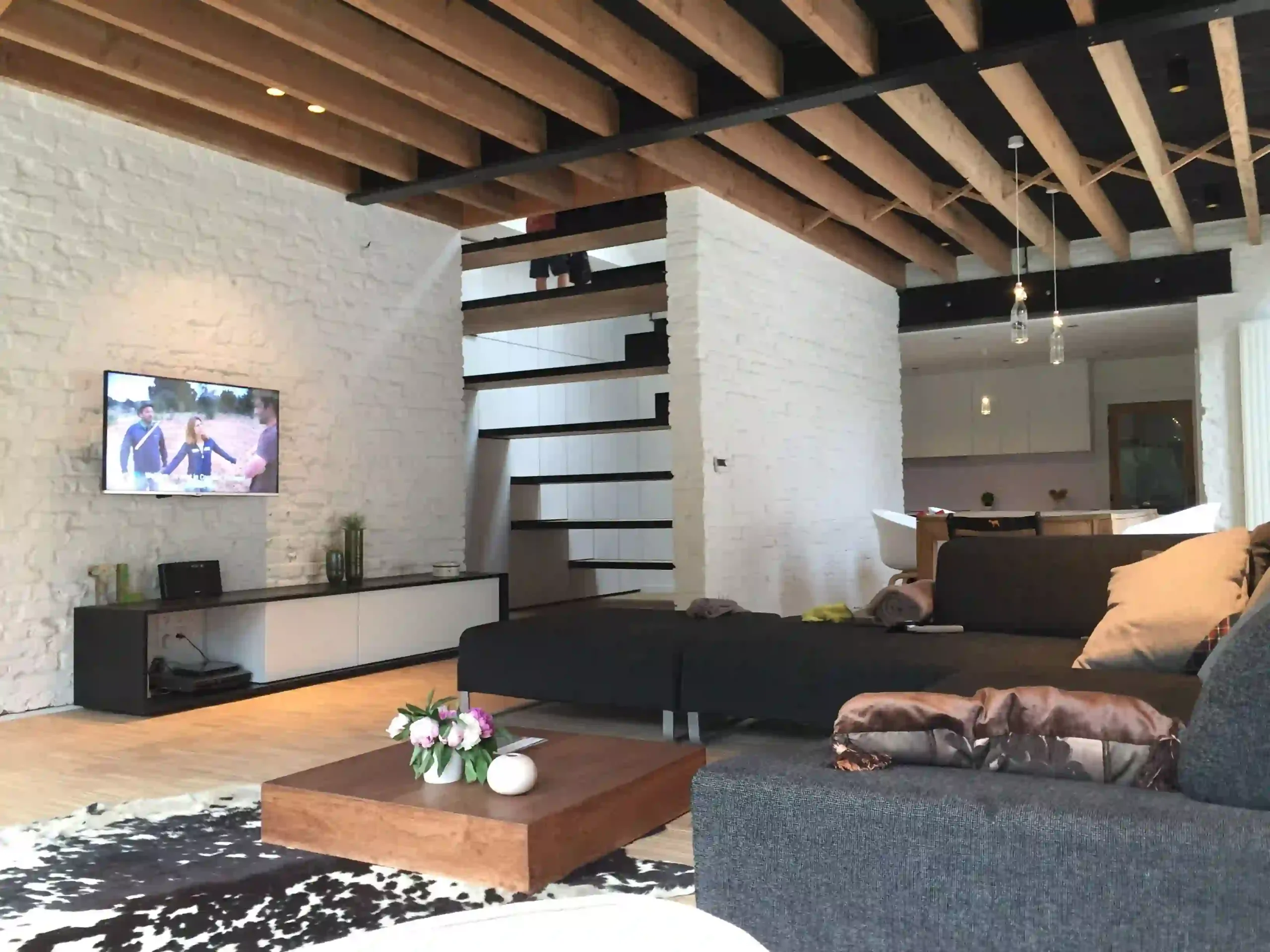 Wooden Beam Accent Ceiling