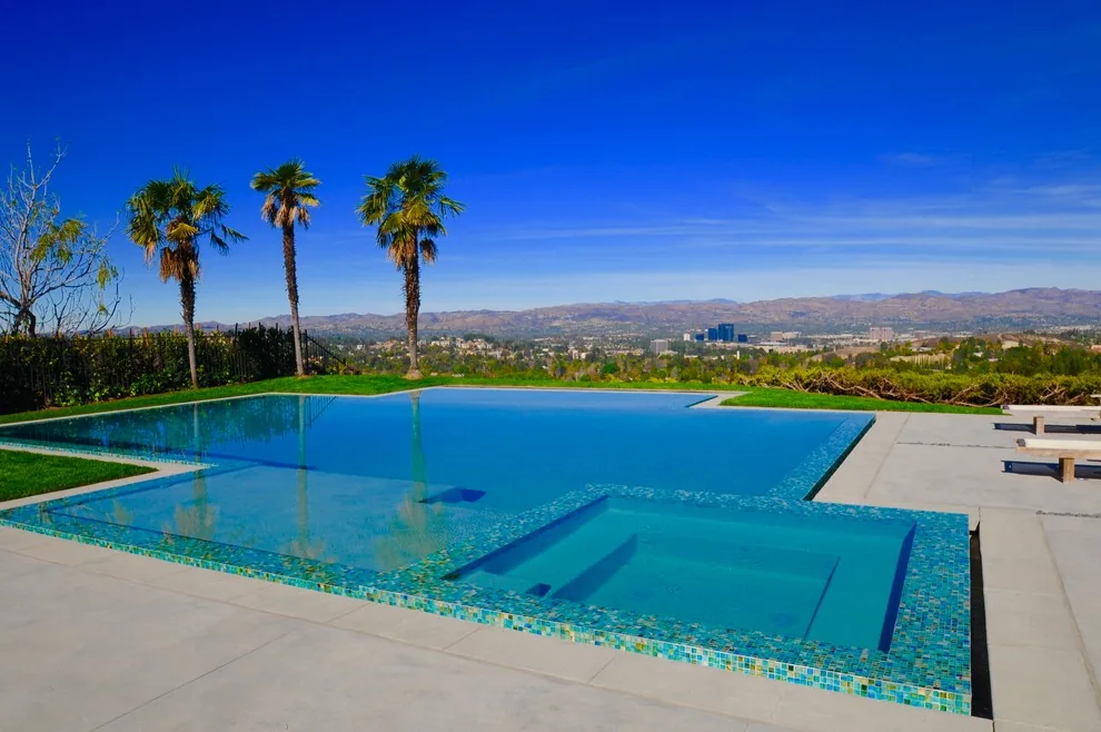 nfinity Pools for a Luxury Feel