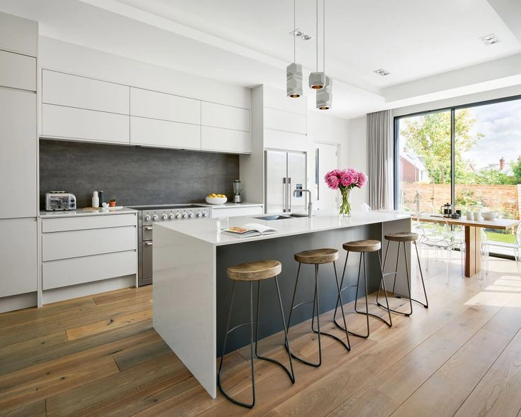 Keep the Kitchen Minimal and Functional