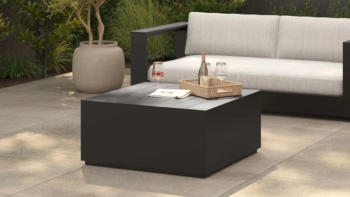 Outdoor Coffee Tables for Functional Style