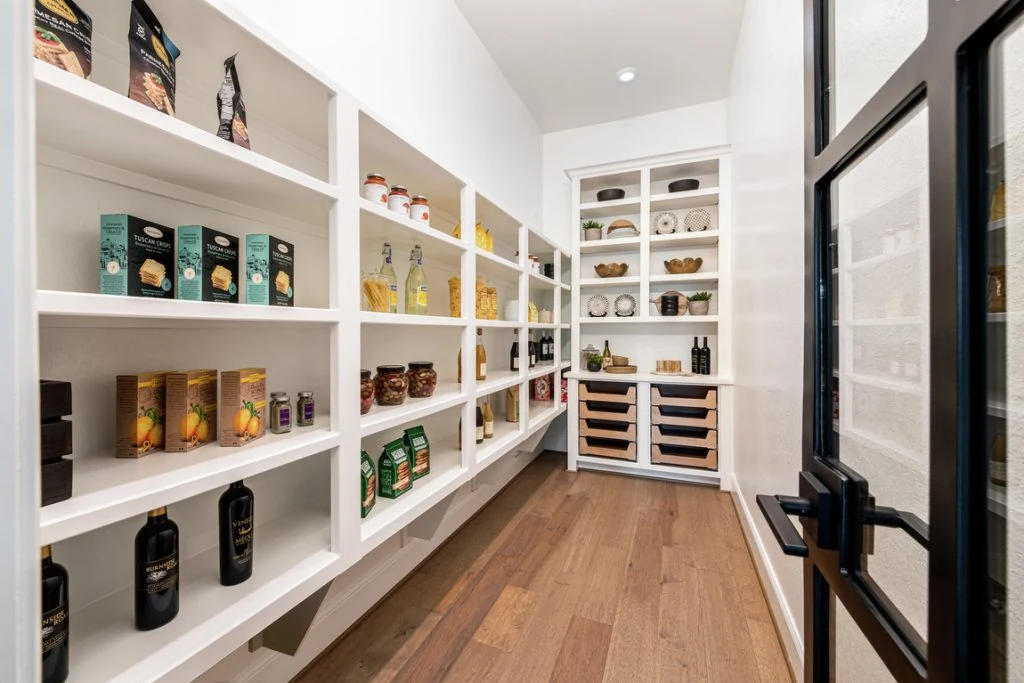 Walk-In Pantry with Zoned Organization